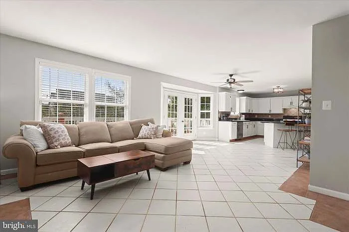 239 Bishops Glen Dr — Photo 5