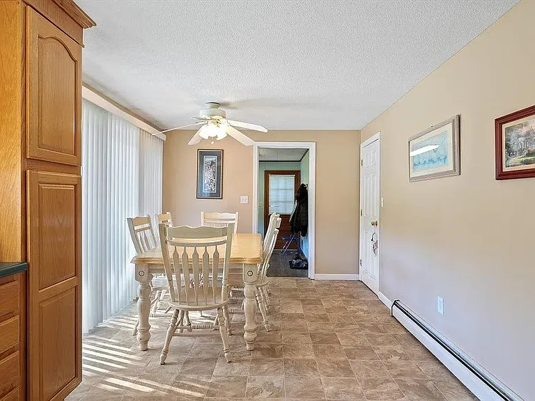 16 Mapleleaf Dr — Photo 7