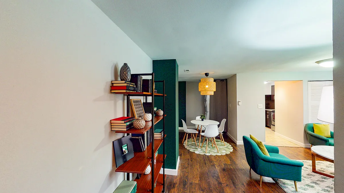 Building Photo - 5555 Pershing Ave #1