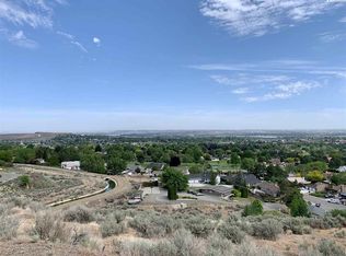 17 Meadow Hills Dr, Richland, WA