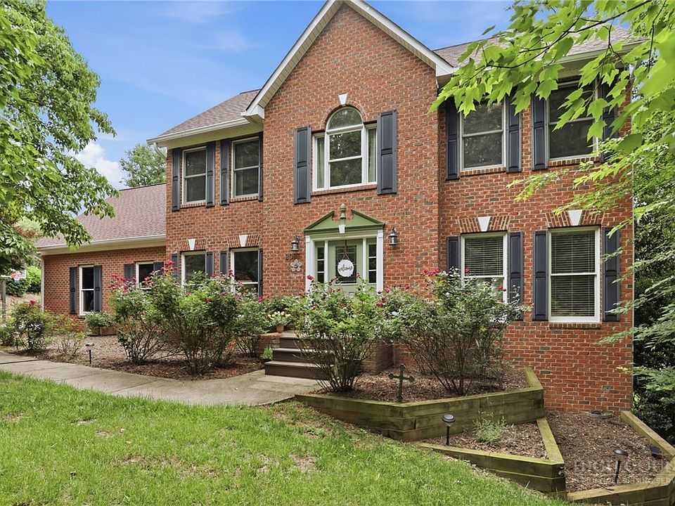 1st image of 2027 Fairview Circle