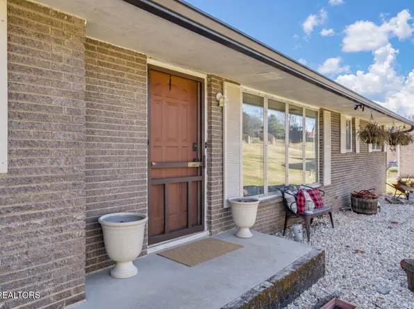 500 Crestview Dr, Lenoir City, TN 37772