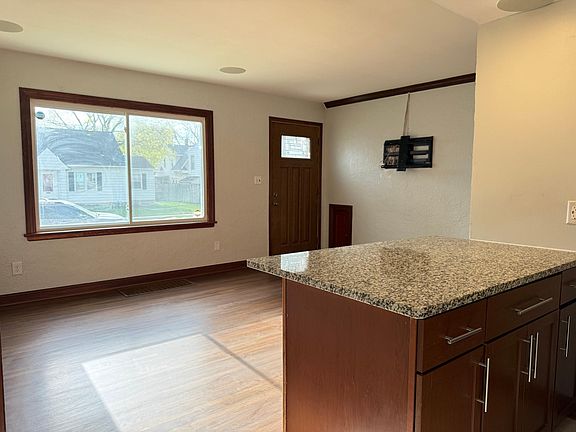 3rd image of 416 14th Ave NE