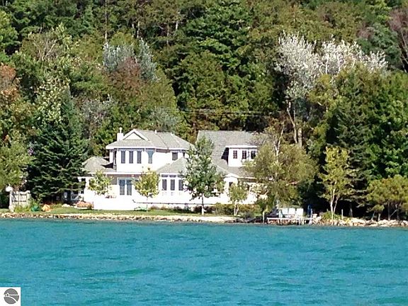 3rd image of 4141 Crystal Dr