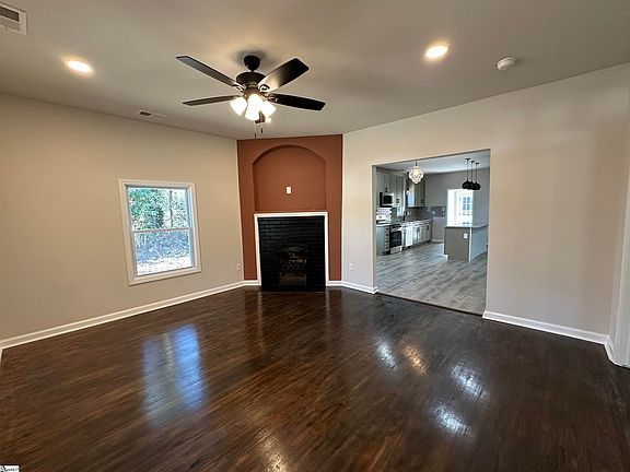 5th image of 122 Sunset Dr