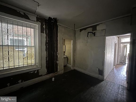 5th image of 3821 Brown St