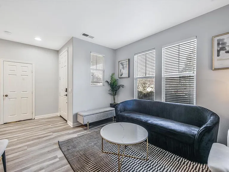 2280 Lattice Ln — Photo 6