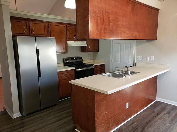 5th image of 128 Whitehall Dr