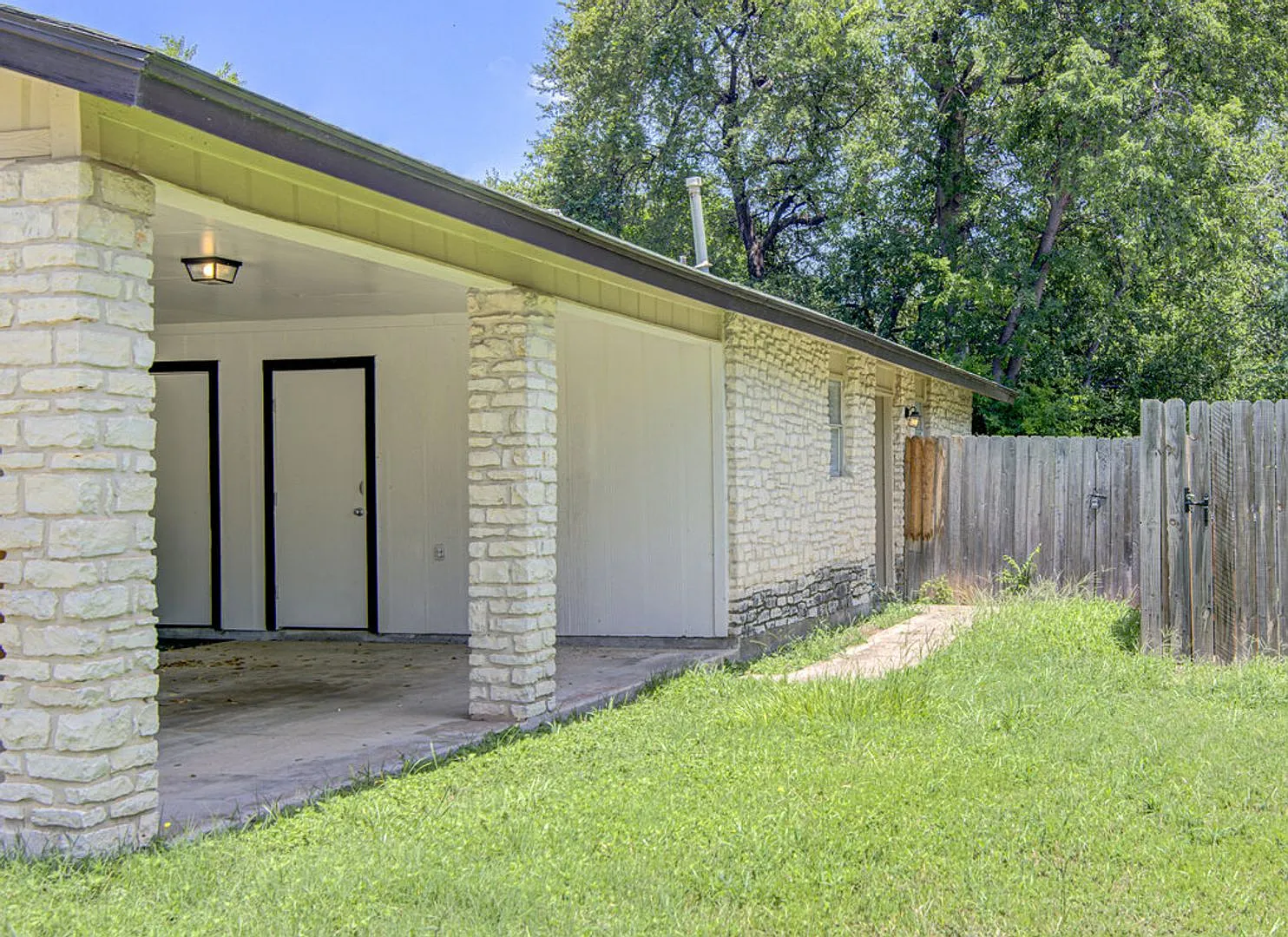 805 Sirocco Dr — Photo 2
