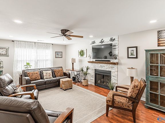 3rd image of 112 Teal Park Ln