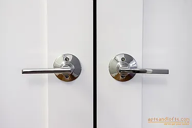 Rented by aptsandlofts.com