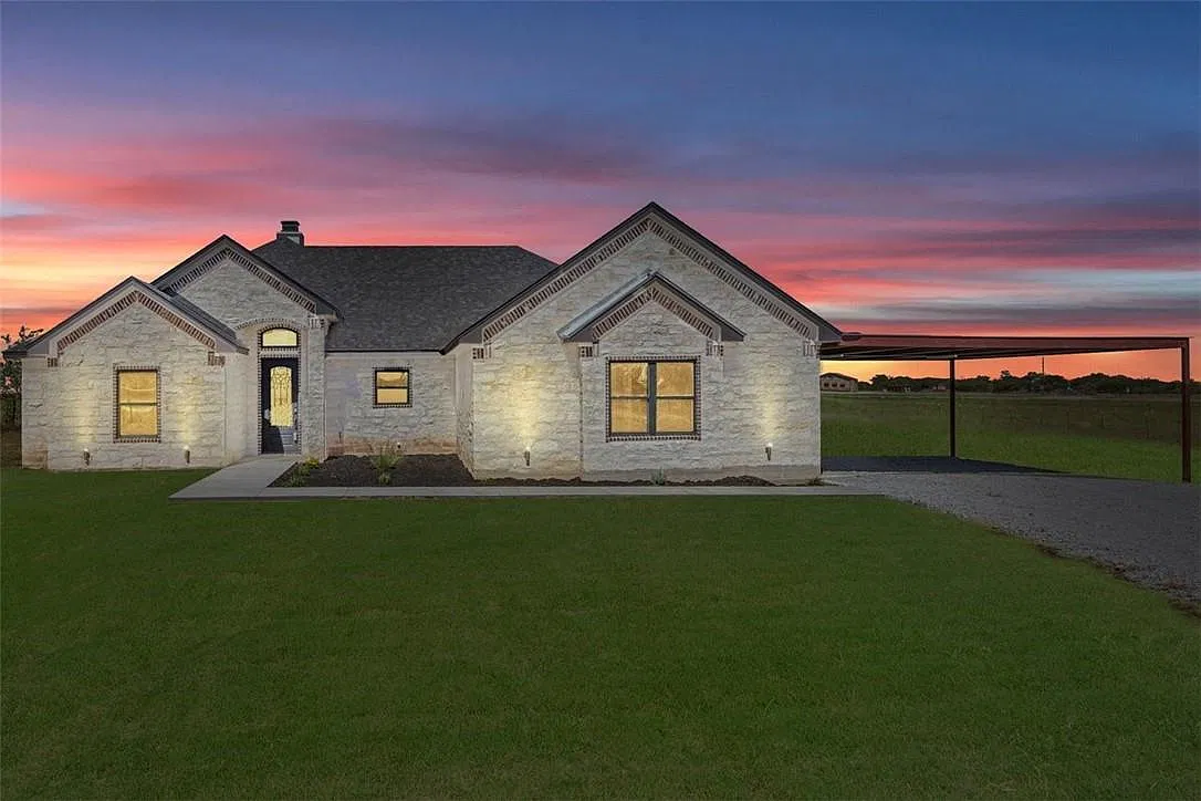 4 bed, 2562 sqft, $2,800 — Photo 3