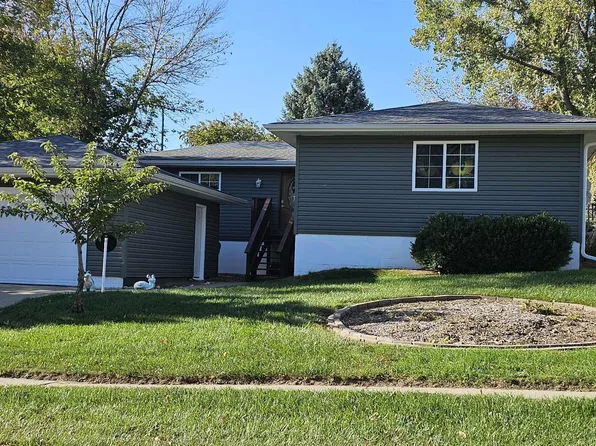 2518 Apache Dr, Sioux City, IA 51104