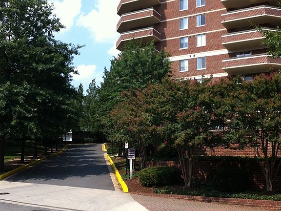 2nd image of 1276 N Wayne St APT 600
