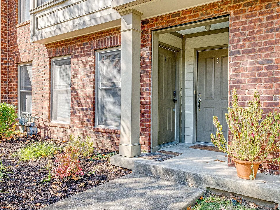 3200 Long Blvd #5