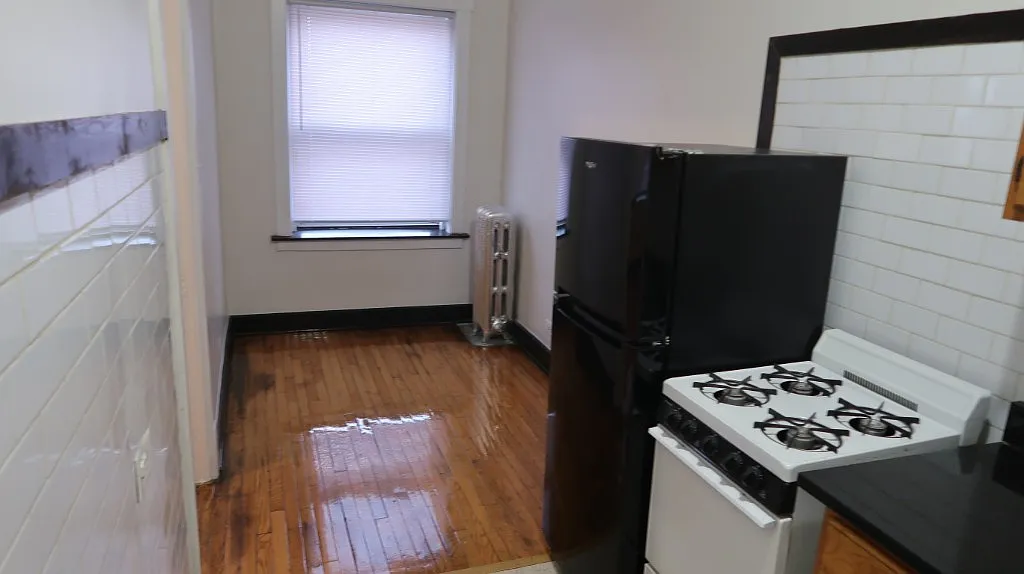 Studio, 1.0 bath, 500 sqft, $1,300 — Photo 2