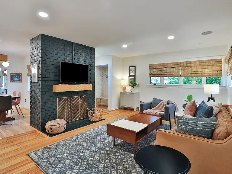 10 Northridge Rd — Photo 1