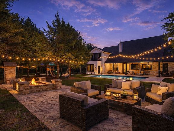 2nd image of 371 S Ring Rd