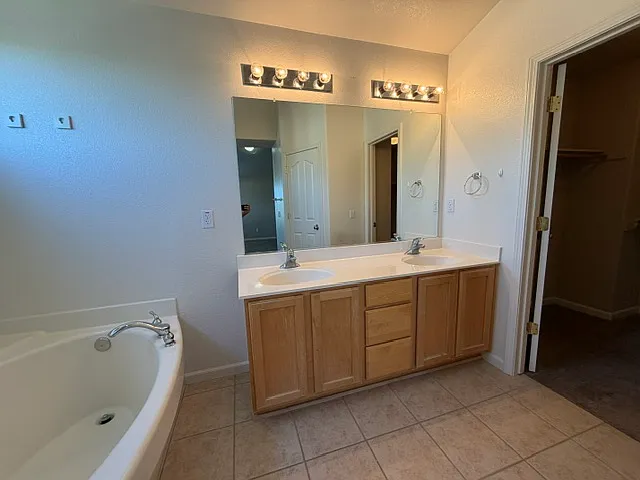 9640 Richlyn Way — Photo 16