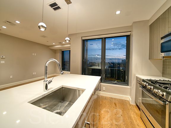 5th image of 2718 Hoyt Ave S APT 9C