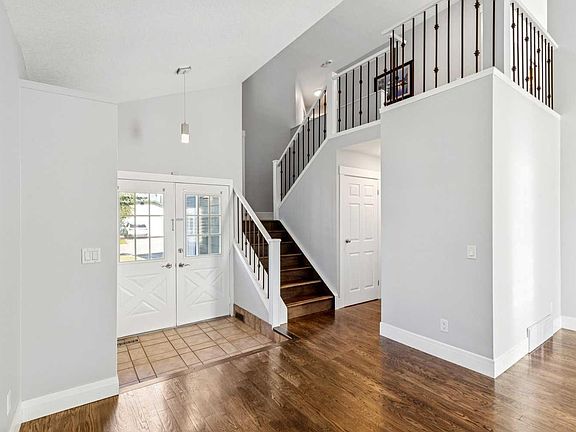 5th image of 79 Millside Cres SW
