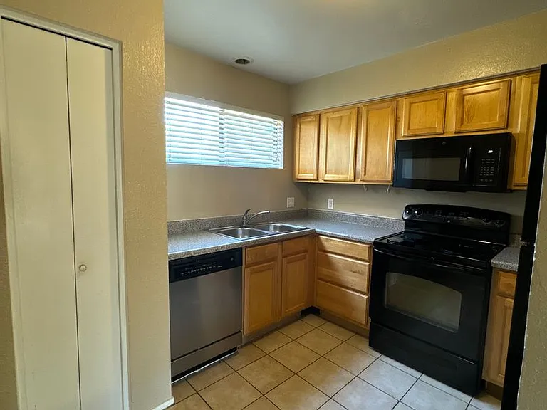 11640 N 51st Ave #245 — Photo 7