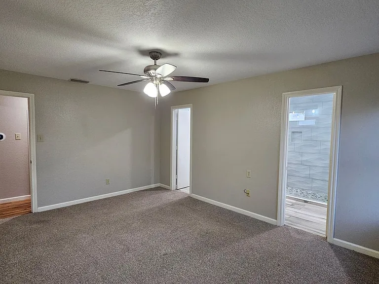 1402 Sheppard Ln — Photo 23