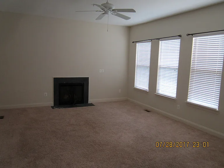10026 Edgewater Ter — Photo 4