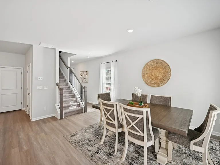 423 Lanier Cir — Photo 16