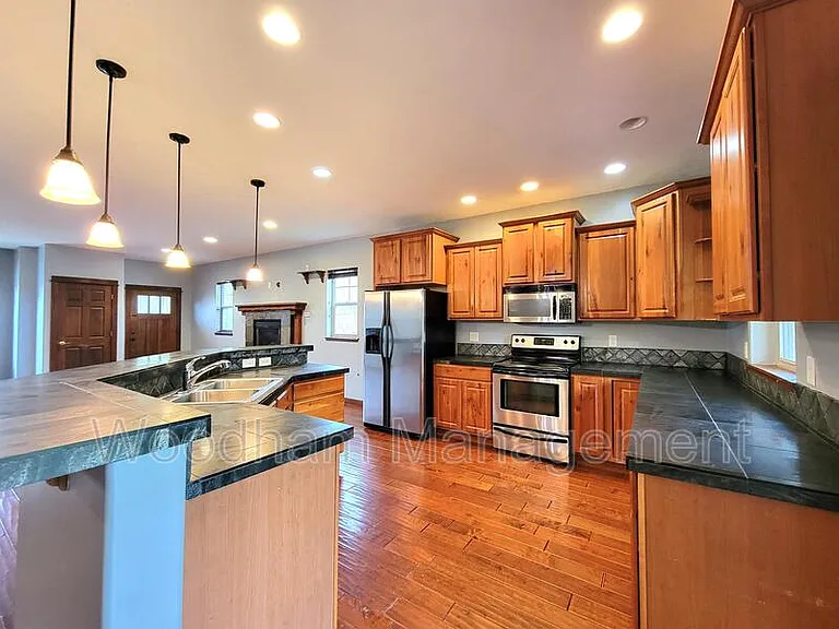 1624 Gale Ct — Photo 2