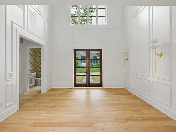 5th image of 2817 Claremont Rd