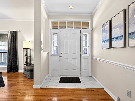 5th image of 306 Hampton Ct