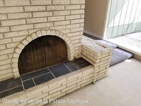 5th image of 3205 Wilderness Dr SE