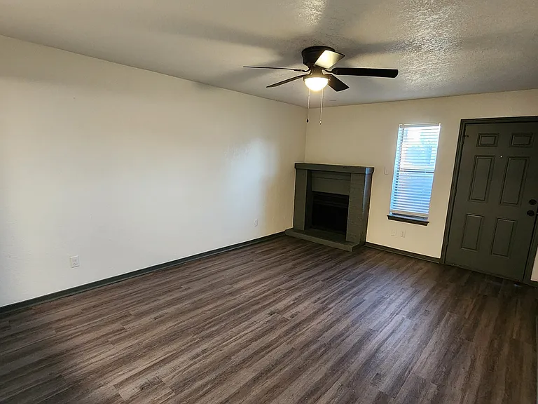 717 Wolftrap Dr — Photo 5