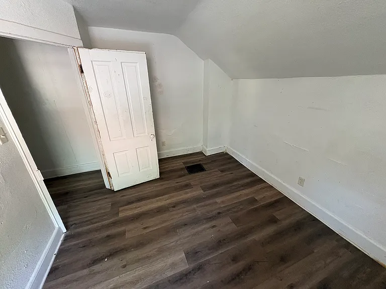 703 W Briggs Ave — Photo 5