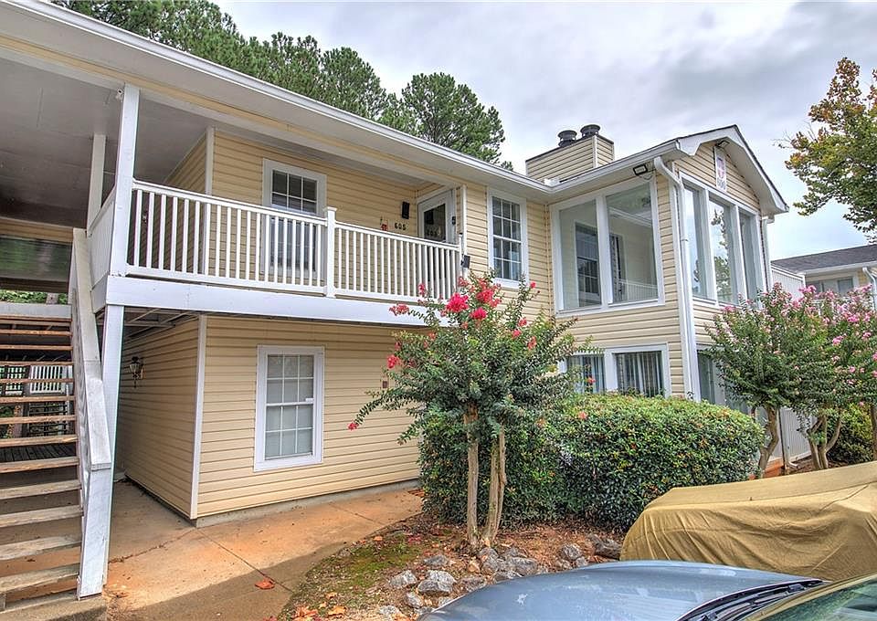 1st image of 605 Augusta Dr SE