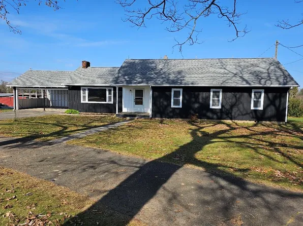 548 Edmonds Rd, Galax, VA 24333