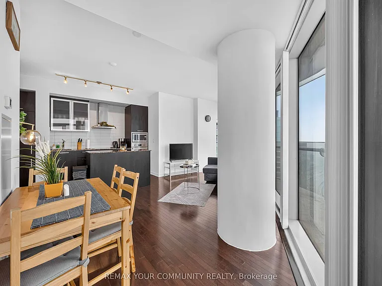 12 York St S #5102 — Photo 14