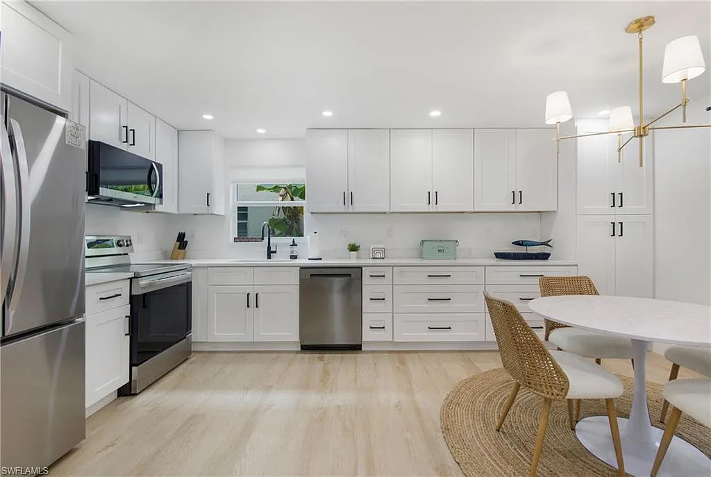 2 bed, 2.0 bath, 1100 sqft, $7,400 — Photo 4
