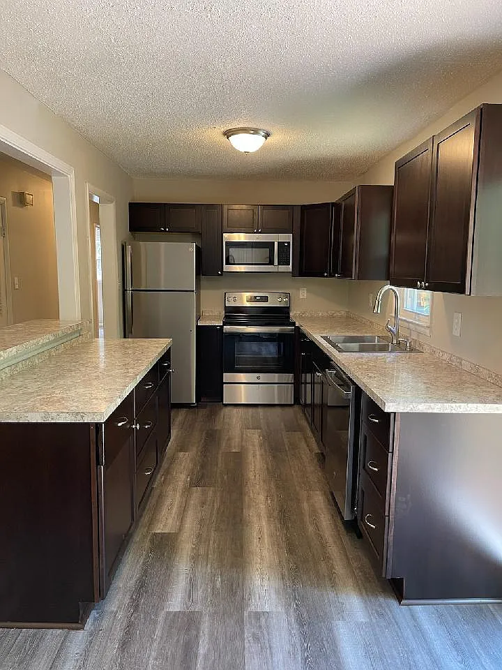 3 bed, 1150 sqft, $700 — Photo 4
