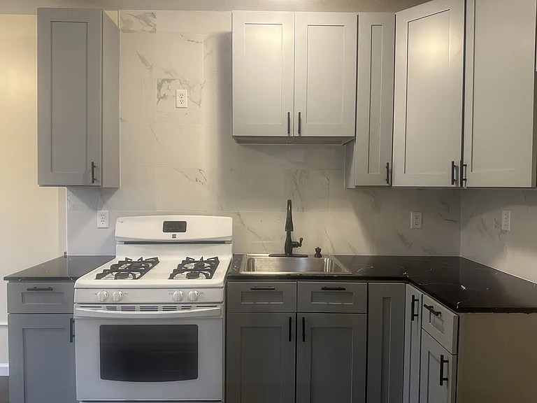 1319 Charles St — Photo 3