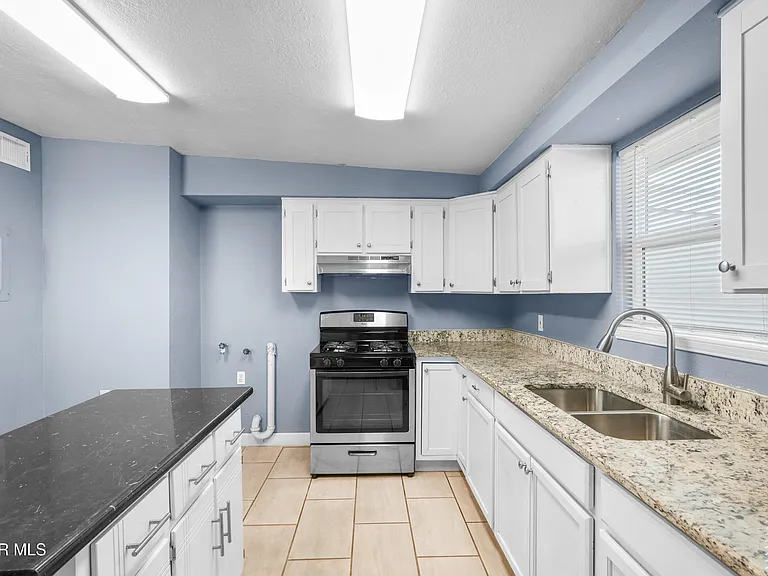 3977 Las Casitas Dr #B — Photo 20