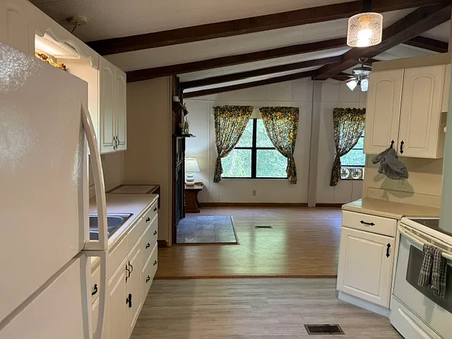 115 Clearview Dr — Photo 3