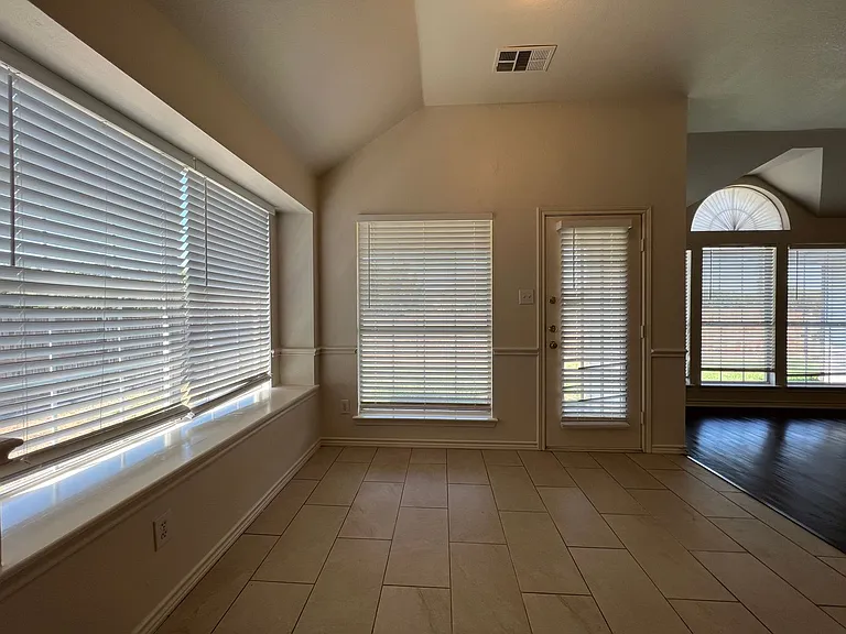 1141 Nickerson Ln — Photo 18
