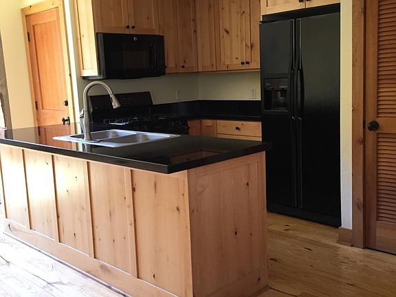 Kitchen w/ granite countertops