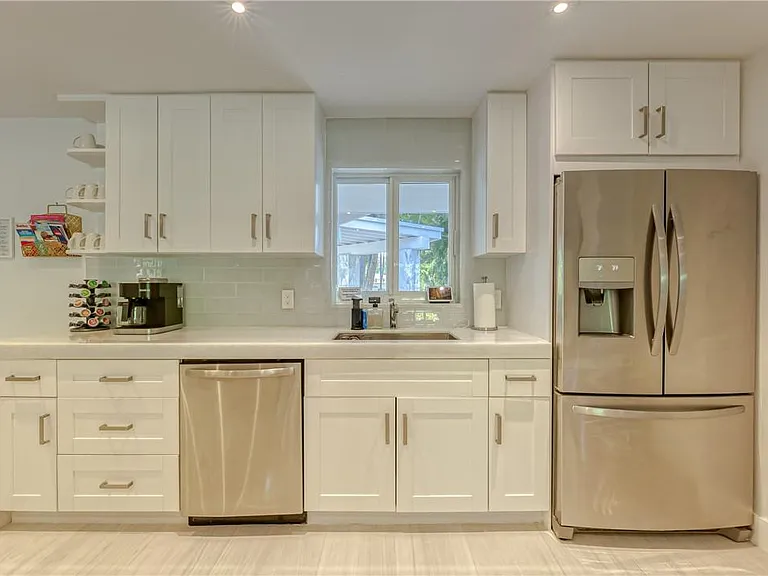 1800 SE Admirals Way — Photo 14