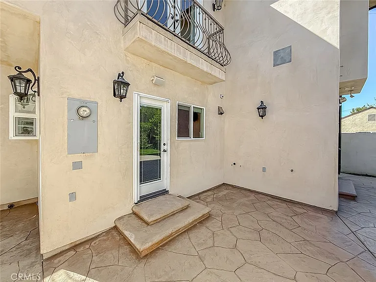 5960 Balcom Ave — Photo 56