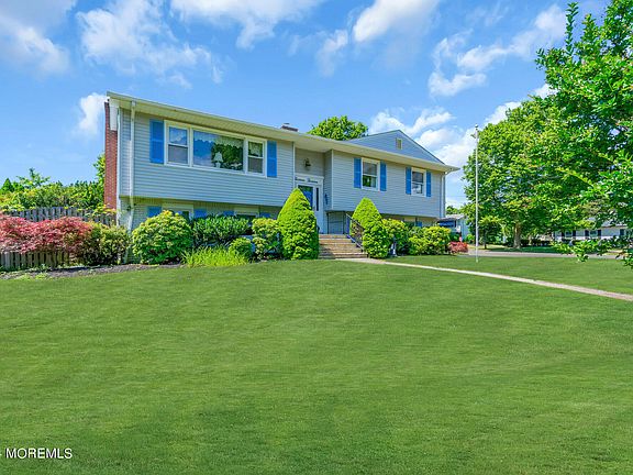 3rd image of 1313 Boxwood Drive