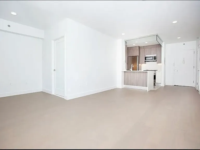 311 W 50th St #6B — Photo 7