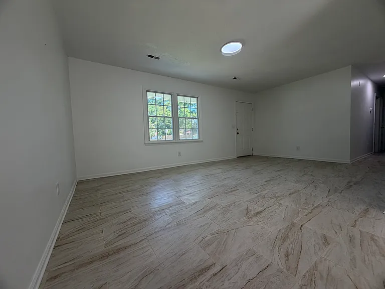 230 Stonebrook Dr — Photo 5
